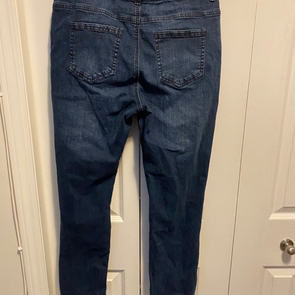 Women’s Size 12 embroidered jeans - Picture 5 of 8